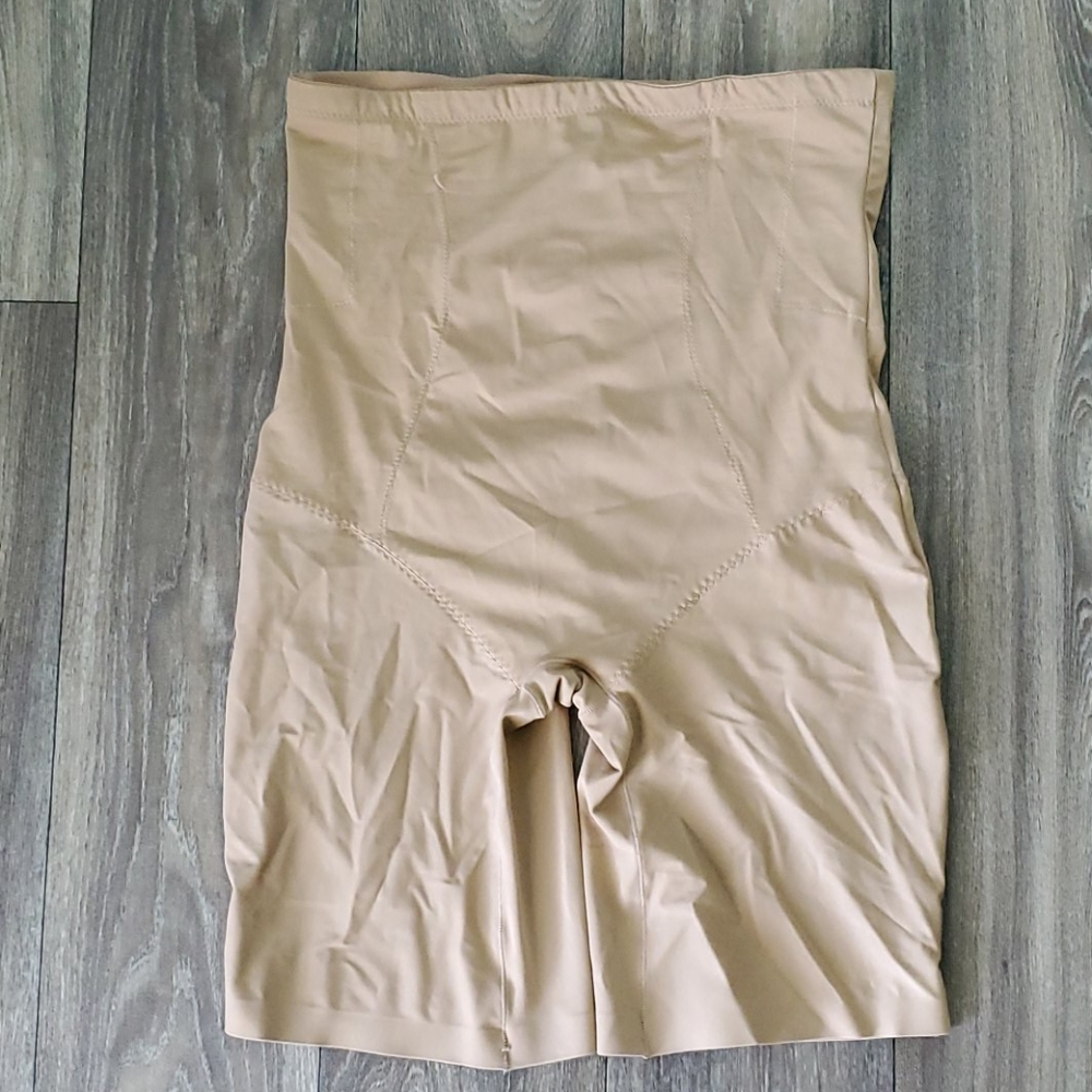 Daisy Fuentes Shapewear
